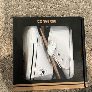 Converse crib shoe NWT